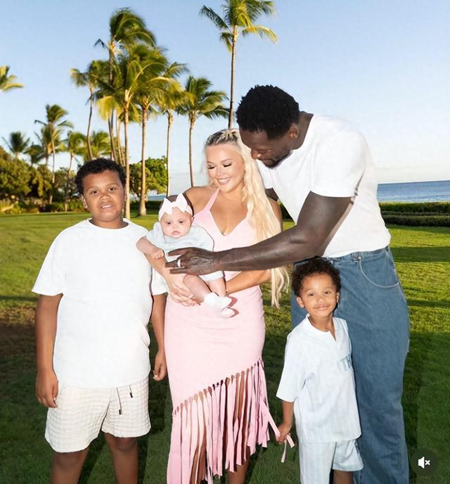 PP电子(中国)-合同年爆发，30岁签下1亿肥约，娇妻为他生3胎，休赛期享受生活